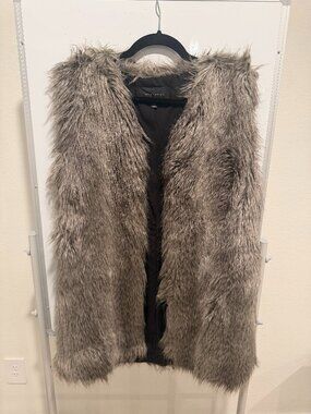 Ann Taylor Gray Faux Fur Vest Size M